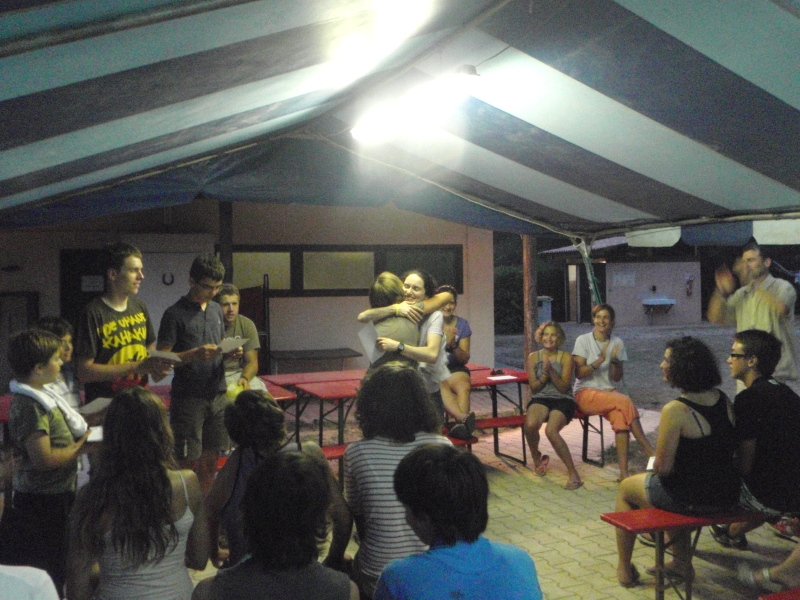 Village Camps International Summer Camp Ard&egrave;che, France 2019-07-26 https://www.villagecamps.com/journals_admin/images/24-34-Ana gets her certificate.jpg